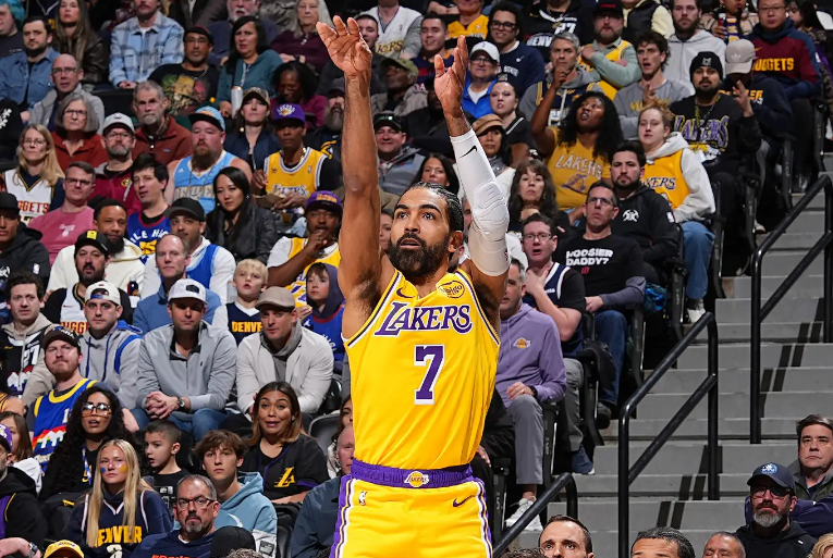 WilliamHill-一点作用都没有！湖人替补后场拿着千万合同表现还不如底薪球员？