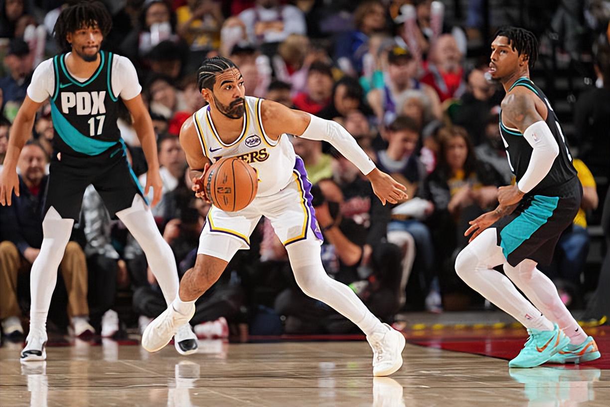 WilliamHill-一点作用都没有！湖人替补后场拿着千万合同表现还不如底薪球员？