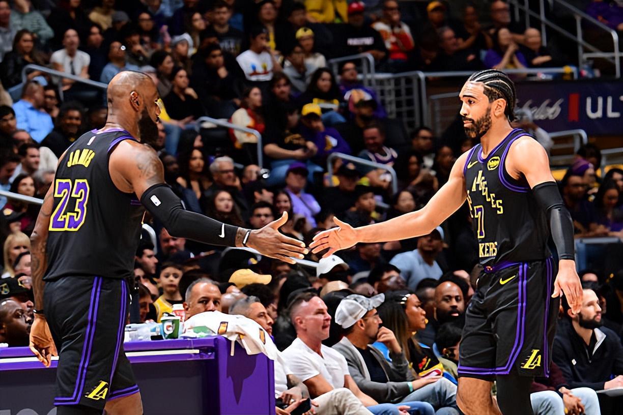 WilliamHill-一点作用都没有！湖人替补后场拿着千万合同表现还不如底薪球员？